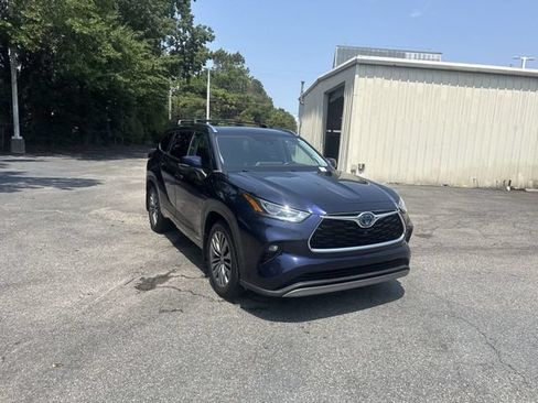 Used 2022 Toyota Highlander Platinum AWD/4WD image 3