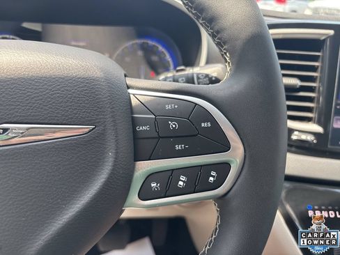 Used 2024 Chrysler Pacifica Touring-L FWD image 50