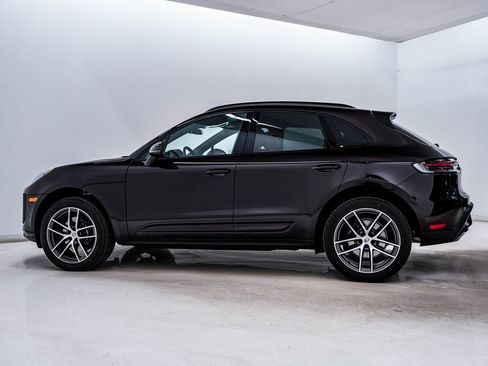 Certified 2025 Porsche Macan image 2