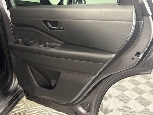 Used 2024 Nissan Pathfinder S FWD image 31