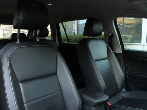 Used 2021 Volkswagen Tiguan SE image 37