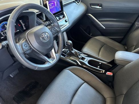 Used 2024 Toyota Corolla Cross XLE FWD image 4