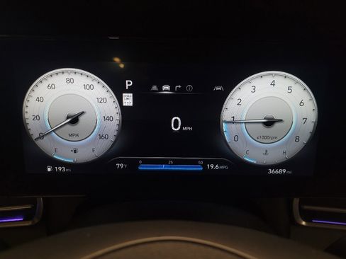 Used 2025 Hyundai Elantra Limited FWD image 23