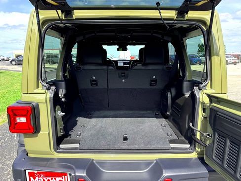 New 2026 Jeep Wrangler Unlimited Rubicon 392 w/ Quick Order Package 27X Moab AWD/4WD image 11
