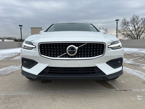 Certified 2025 Volvo V60 B5 Cross Country Plus image 2