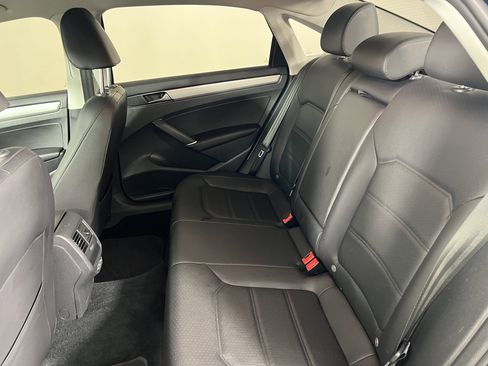 Used 2019 Volkswagen Passat 2.0T Wolfsburg w/ Wheels & Sunroof Package image 18