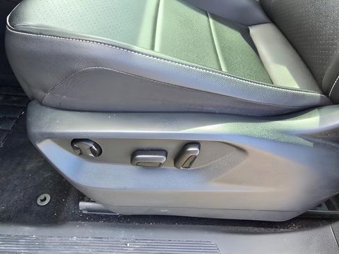 Used 2021 Volkswagen Tiguan SE w/ Panoramic Sunroof Package image 12