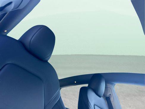 Used 2024 Tesla Model Y Long Range image 17