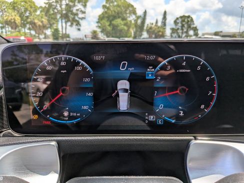 Used 2023 Mercedes-Benz GLB 250 image 34