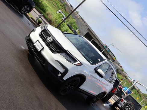 Certified 2021 Honda Pilot Black Edition image 3