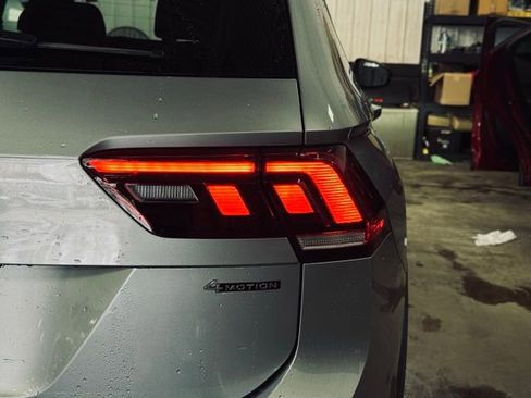 Used 2022 Volkswagen Tiguan SE R-Line image 8