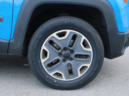 Used 2015 Jeep Renegade Trailhawk w/ Premium Leather Group AWD/4WD image 36
