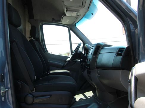 Used 2018 Mercedes-Benz Sprinter 2500 image 10