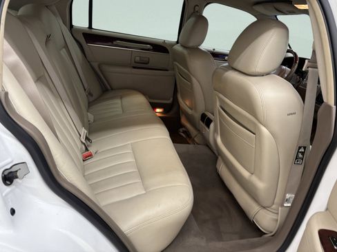 Used 2003 Lincoln Town Car Signature image 22