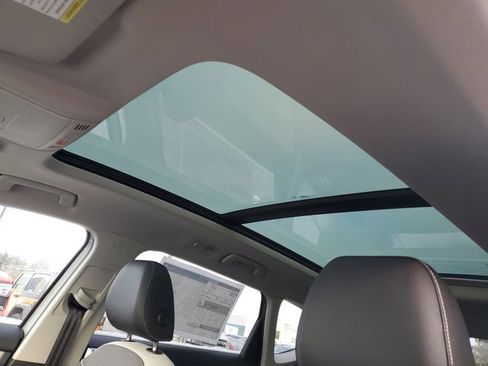 New 2026 Volkswagen Taos SE image 12