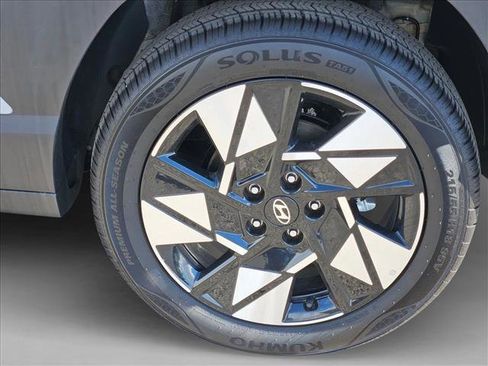 Certified 2025 Hyundai Kona SEL image 15