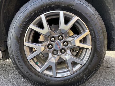 Used 2021 GMC Acadia SLT image 13