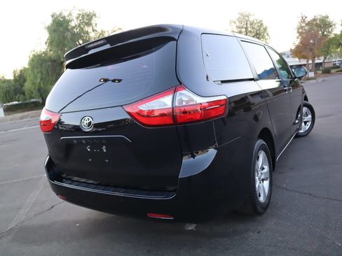 Used 2015 Toyota Sienna L image 20