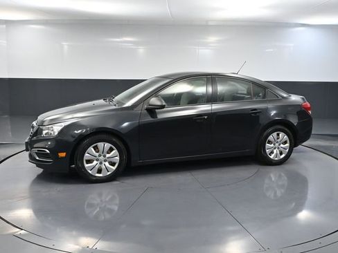 Used 2015 Chevrolet Cruze LS image 9