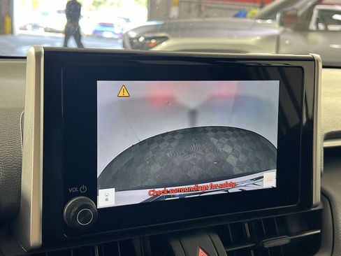 Used 2025 Toyota RAV4 XLE AWD/4WD image 19