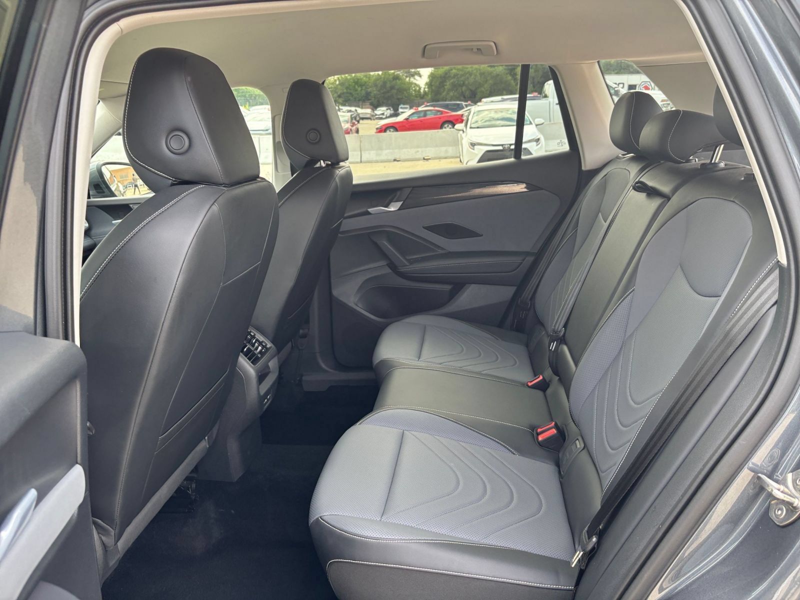 Used 2026 Volkswagen Tiguan SE AWD/4WD image 27