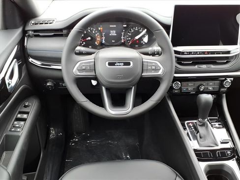 New 2026 Jeep Compass Latitude image 25