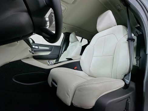 New 2026 Volvo XC40 B5 Plus w/ Protection Package Premier image 18