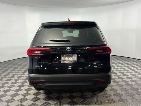 Used 2025 Toyota Grand Highlander AWD image 8