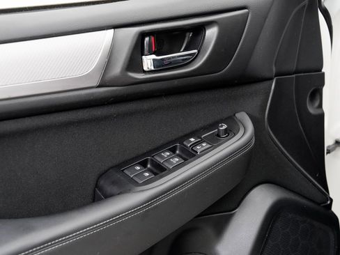 Used 2019 Subaru Outback 2.5i Premium image 8