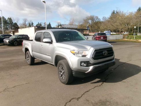 Used 2023 Toyota Tacoma SR5 w/ Technology Package image 7