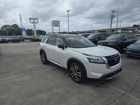 Used 2023 Nissan Pathfinder Platinum w/ Cargo Package FWD image 7