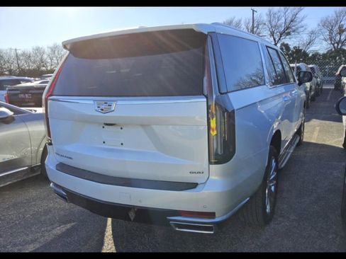 Used 2024 Cadillac Escalade ESV Premium Luxury image 10