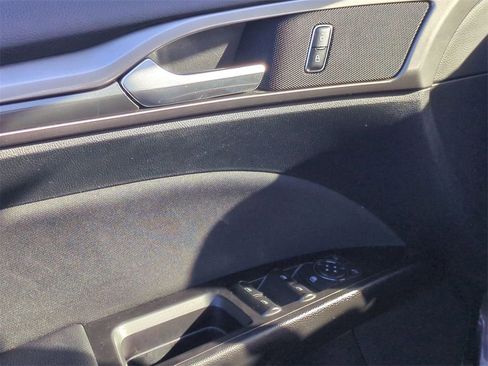 Used 2017 Ford Fusion SE w/ Equipment Group 201A image 23