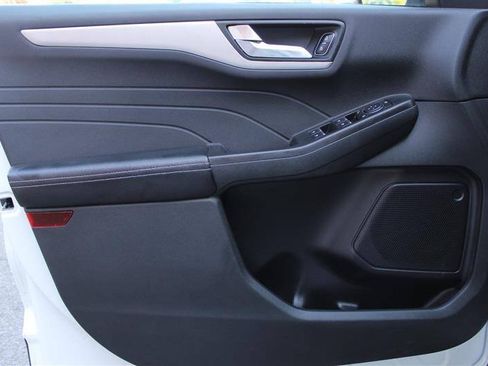 Used 2022 Ford Escape SEL FWD image 11