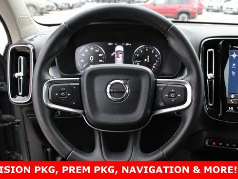 Used 2019 Volvo XC40 T5 Momentum image 10