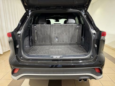 Used 2023 Toyota Highlander XSE AWD/4WD image 11