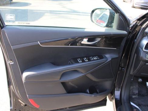 Used 2019 Kia Sorento L image 12
