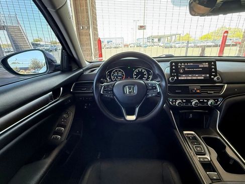 Used 2018 Honda Accord Touring image 25