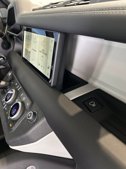 Used 2024 Land Rover Defender 110 X-Dynamic SE AWD/4WD image 18