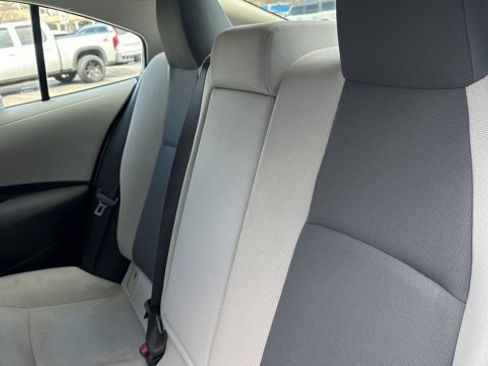 Used 2021 Toyota Corolla LE image 27