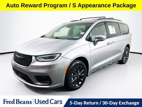 Used 2021 Chrysler Pacifica Touring-L w/ S Appearance Package image 3