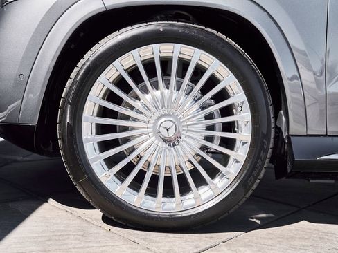Used 2026 Mercedes-Benz Maybach GLS 600 4MATIC image 3