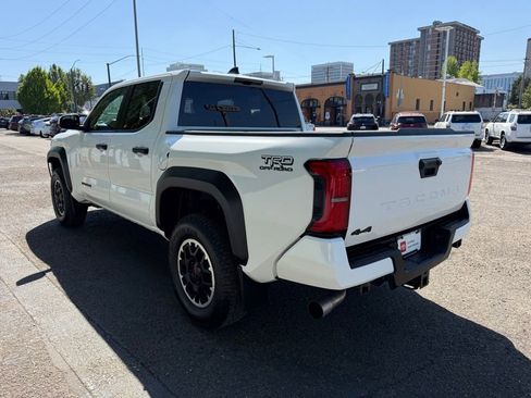 Used 2024 Toyota Tacoma TRD Off-Road AWD/4WD image 5