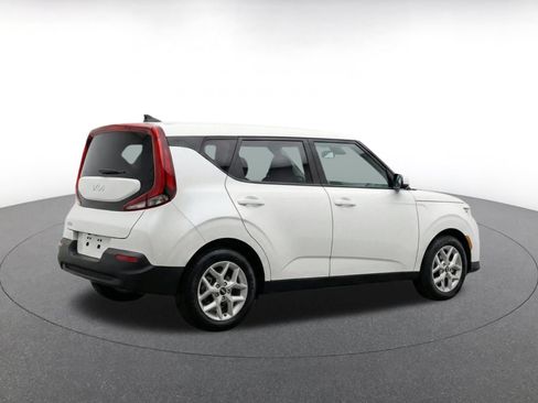 Used 2025 Kia Soul LX w/ LX Technology Package FWD image 9