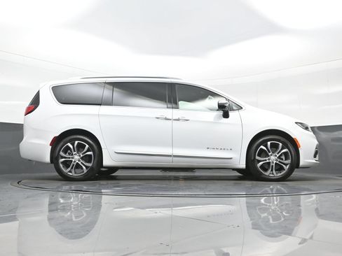 Used 2026 Chrysler Pacifica Pinnacle AWD/4WD image 37