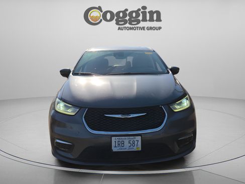 Used 2023 Chrysler Pacifica Touring-L FWD image 8