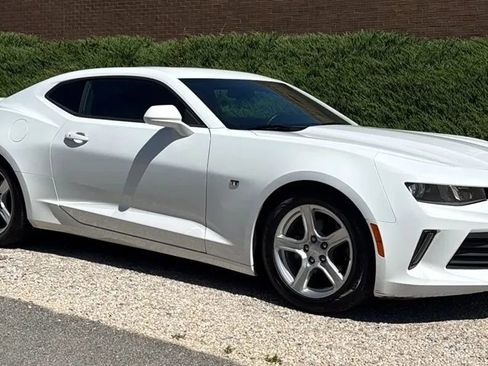 Used 2017 Chevrolet Camaro LT RWD image 3