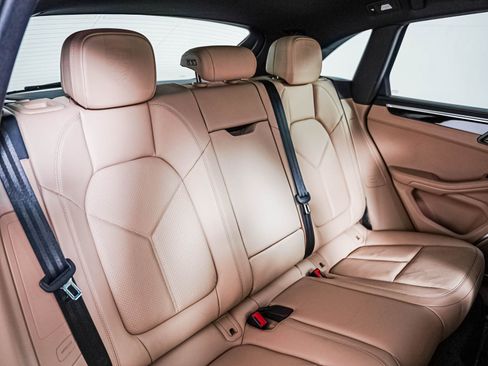 Certified 2023 Porsche Macan S AWD/4WD image 6