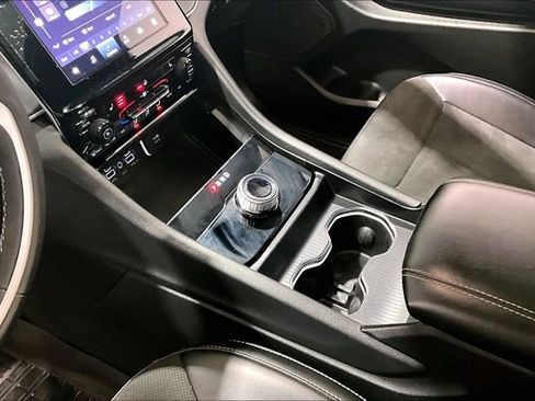 Used 2024 Jeep Grand Cherokee Altitude image 18