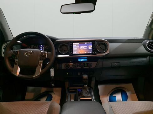 Used 2022 Toyota Tacoma SR5 image 15